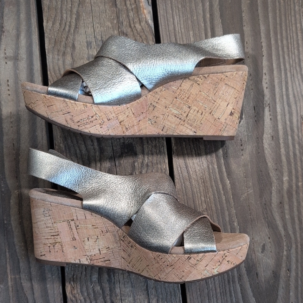 NWT Clarks Metallic Wedge Sandals 8 - Picture 4 of 8